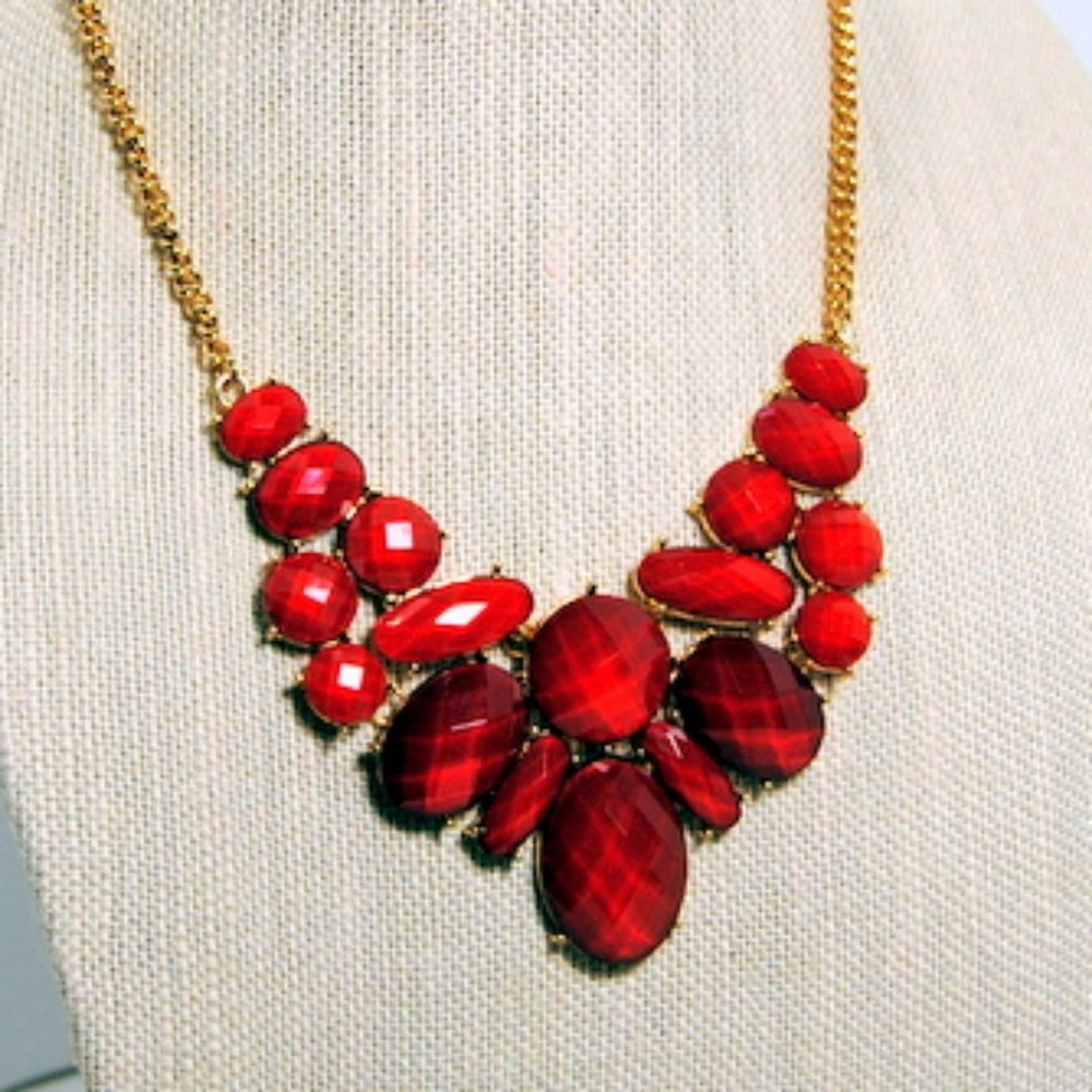 Statement Jewelry Necklace Gold with Red Stones